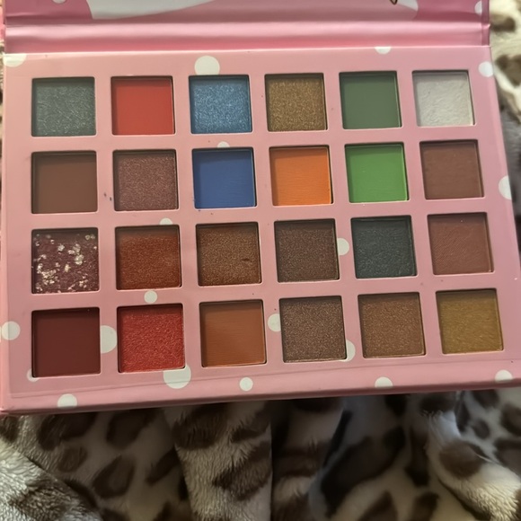 Mocmallure‎ 24 colors shadow palette - Picture 3 of 3